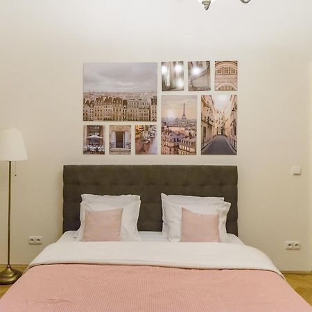 Terrace apartment in Malostranské náměstí Praha Exteriér fotografie