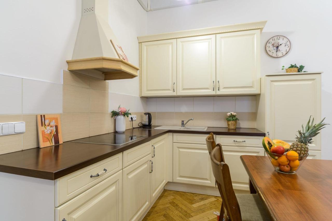 Terrace apartment in Malostranské náměstí Praha Exteriér fotografie