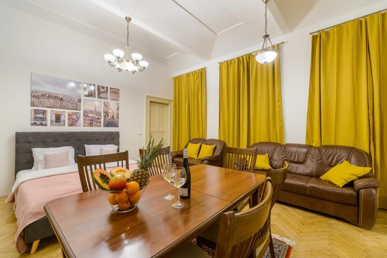 Terrace apartment in Malostranské náměstí Praha Exteriér fotografie