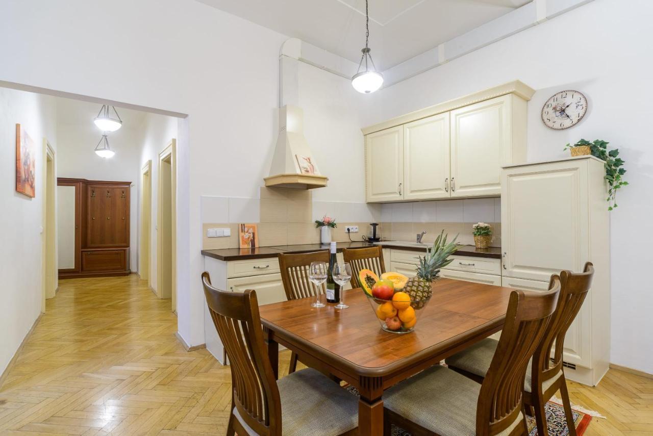 Terrace apartment in Malostranské náměstí Praha Exteriér fotografie